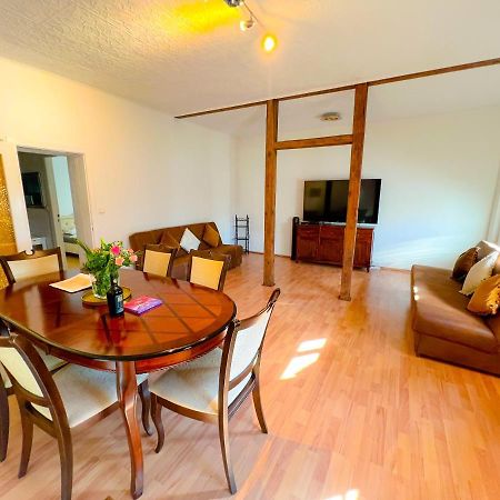 "Casa20200" 2 X Apartments Je 150Qm Fuer Business, Familien, Gruppen, Handwerker 15Min Von Berlin, Erdbeerhof, Outlet B5, 5Min Vom See Falkensee !! 2 Apartment Each 150Qm For Business , Families 15Min From Berlin!! ภายนอก รูปภาพ
