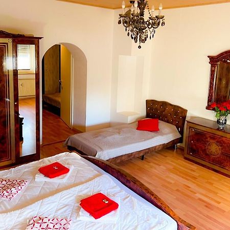 "Casa20200" 2 X Apartments Je 150Qm Fuer Business, Familien, Gruppen, Handwerker 15Min Von Berlin, Erdbeerhof, Outlet B5, 5Min Vom See Falkensee !! 2 Apartment Each 150Qm For Business , Families 15Min From Berlin!! ภายนอก รูปภาพ