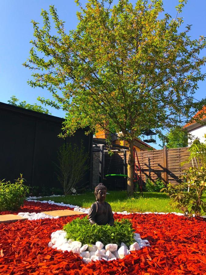 "Casa20200" 2 X Apartments Je 150Qm Fuer Business, Familien, Gruppen, Handwerker 15Min Von Berlin, Erdbeerhof, Outlet B5, 5Min Vom See Falkensee !! 2 Apartment Each 150Qm For Business , Families 15Min From Berlin!! ภายนอก รูปภาพ