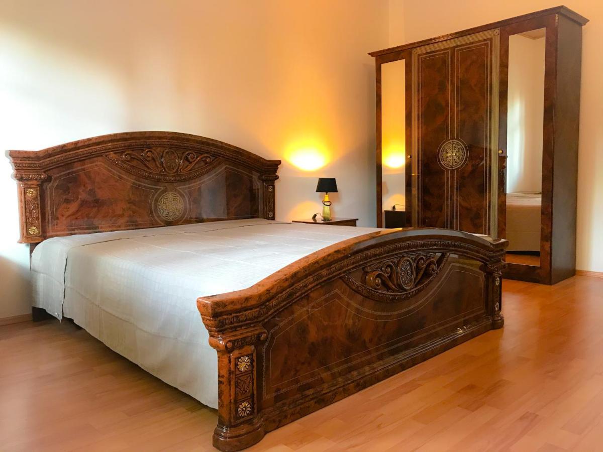 "Casa20200" 2 X Apartments Je 150Qm Fuer Business, Familien, Gruppen, Handwerker 15Min Von Berlin, Erdbeerhof, Outlet B5, 5Min Vom See Falkensee !! 2 Apartment Each 150Qm For Business , Families 15Min From Berlin!! ภายนอก รูปภาพ