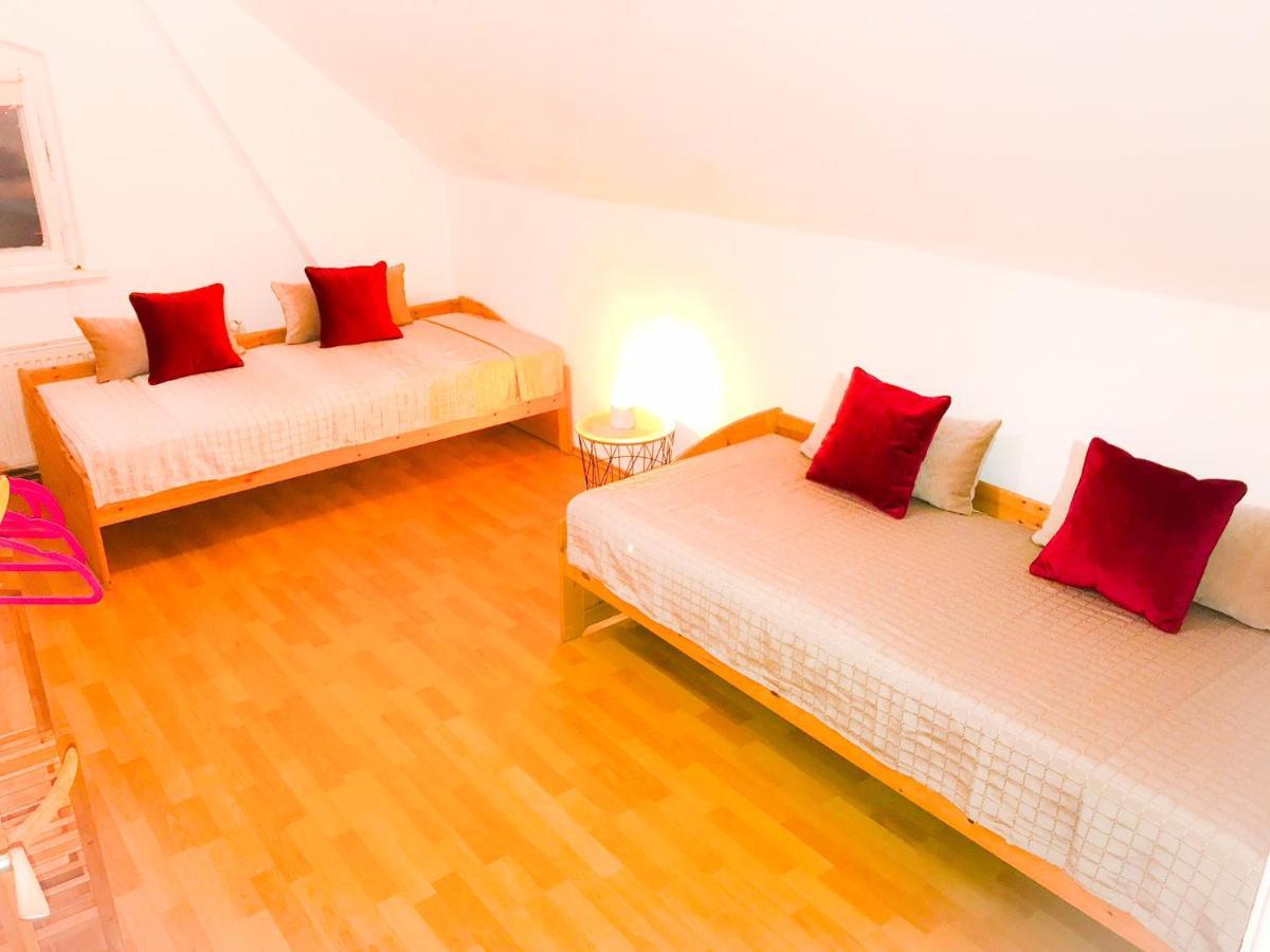 "Casa20200" 2 X Apartments Je 150Qm Fuer Business, Familien, Gruppen, Handwerker 15Min Von Berlin, Erdbeerhof, Outlet B5, 5Min Vom See Falkensee !! 2 Apartment Each 150Qm For Business , Families 15Min From Berlin!! ภายนอก รูปภาพ