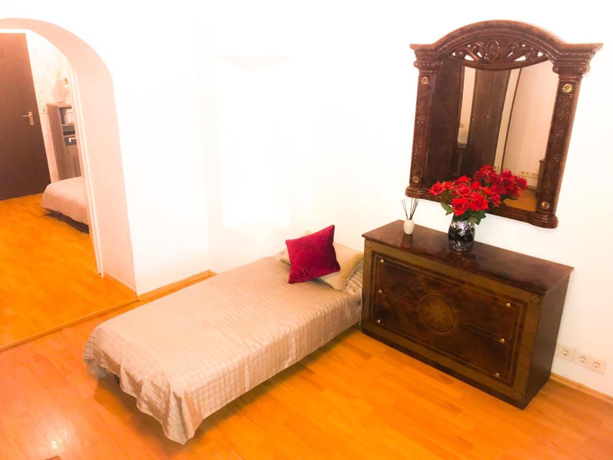"Casa20200" 2 X Apartments Je 150Qm Fuer Business, Familien, Gruppen, Handwerker 15Min Von Berlin, Erdbeerhof, Outlet B5, 5Min Vom See Falkensee !! 2 Apartment Each 150Qm For Business , Families 15Min From Berlin!! ภายนอก รูปภาพ
