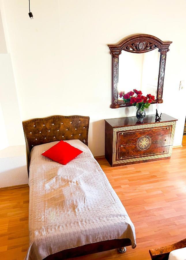 "Casa20200" 2 X Apartments Je 150Qm Fuer Business, Familien, Gruppen, Handwerker 15Min Von Berlin, Erdbeerhof, Outlet B5, 5Min Vom See Falkensee !! 2 Apartment Each 150Qm For Business , Families 15Min From Berlin!! ภายนอก รูปภาพ